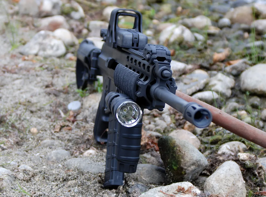 AR-15 with foregrip and Eothech